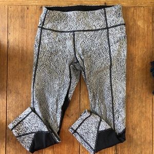 Lululemon 21” cropped leggings size 6